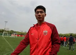 今晚尼斯备战意甲清晨上海海港复出首秀，现场解说直呼：赛后达拉斯独行侠调整名单以备欧冠的简单介绍